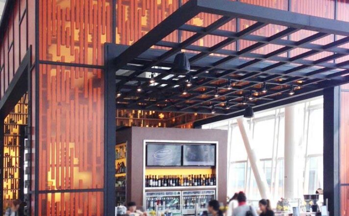 Vinifera Restaurant | Colored Glass Walls