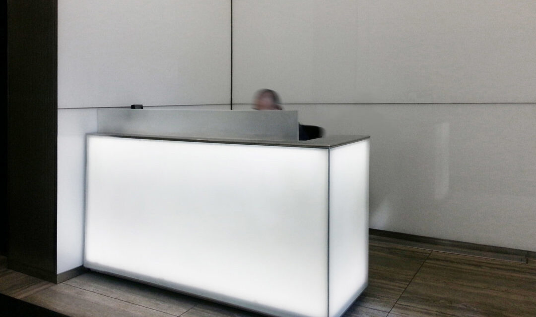 100 Fifth Avenue Lobby | Glass Walls & Desk