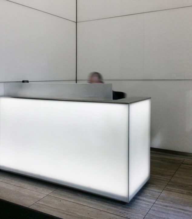 100 Fifth Avenue Lobby | Glass Walls & Desk