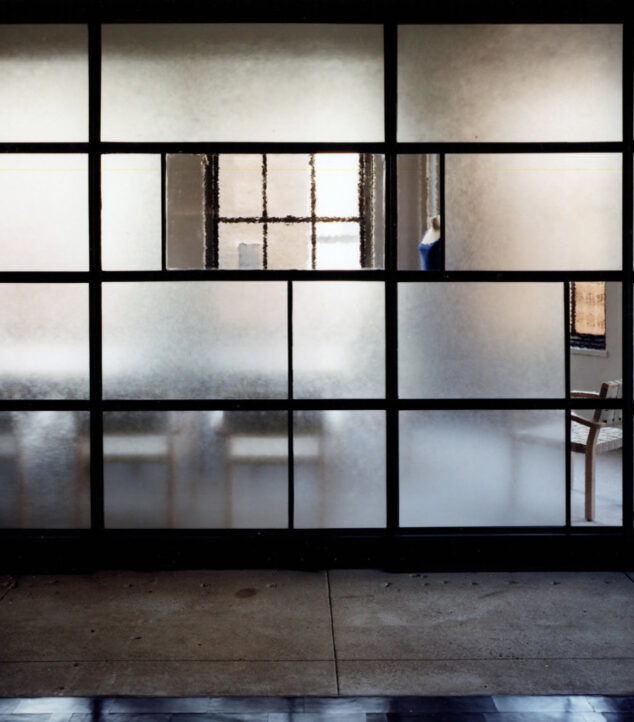 Eileen Fisher Showroom | Decorative Laminated Glass Wall