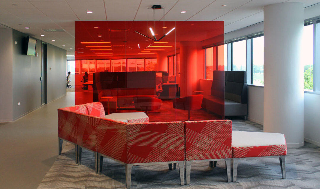 IAAI Corp. HQ | Colored Laminated Glass Wall