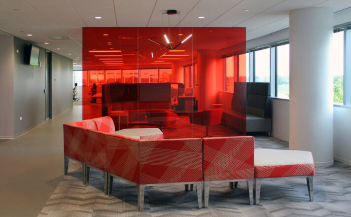 IAAI Corp. HQ | Colored Laminated Glass Wall