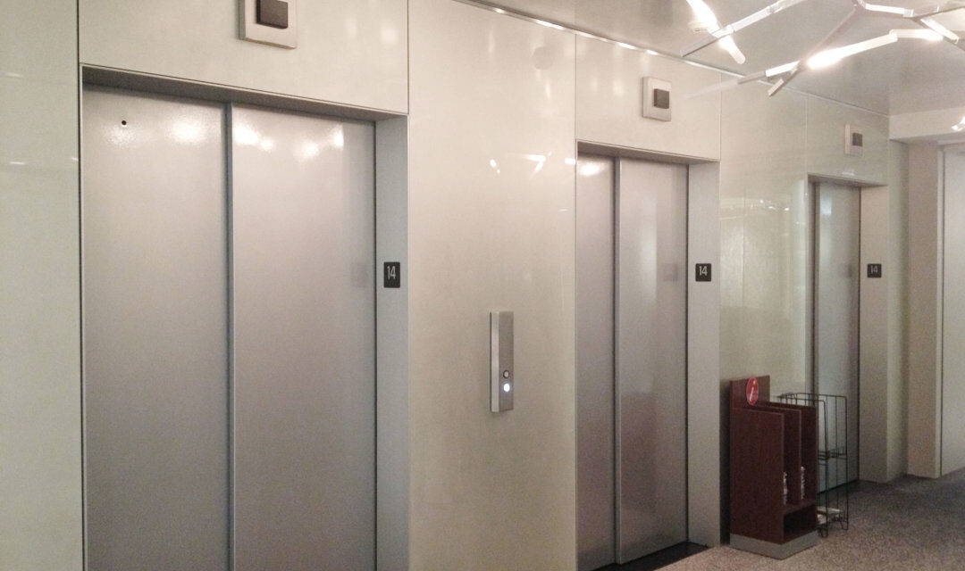 Chicago Merchandise Mart | Elevator Lobby Glass Walls