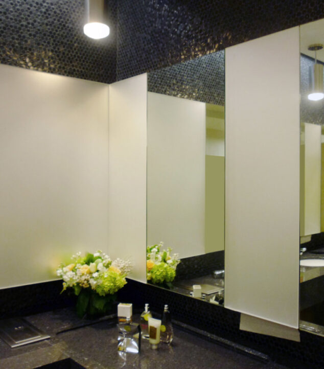 O'Hare International Airport | Etched Mirrored Glass Walls