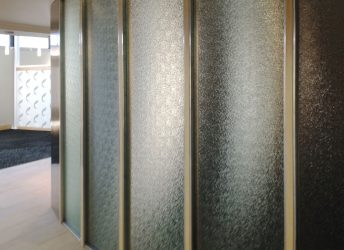 American Airlines Admirals Club | Textured Glass Curved Partition
