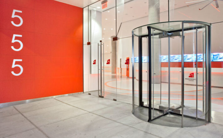 Mercedes House | Etched Back-Painted Glass Wall