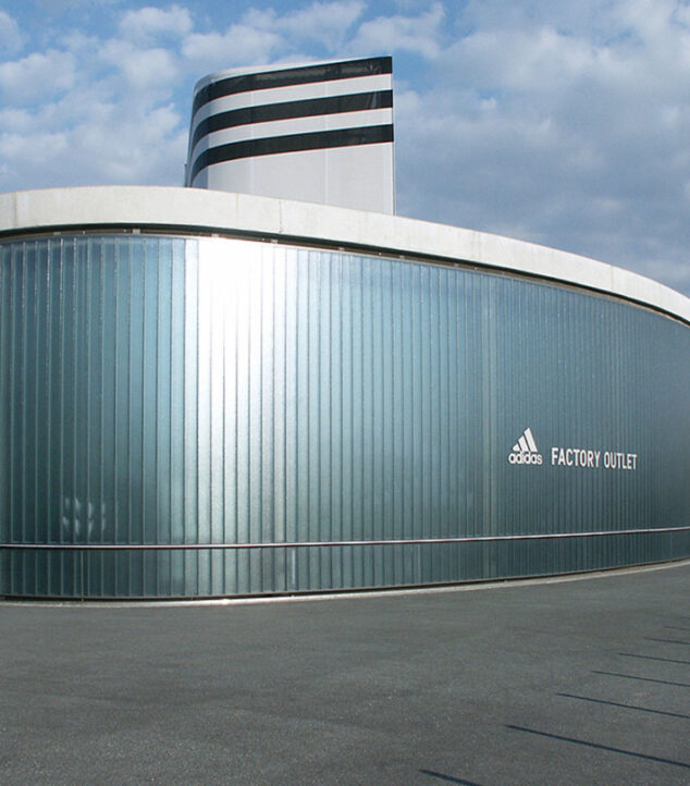Adidas Factory Outlet | Bendheim Channel Glass Project