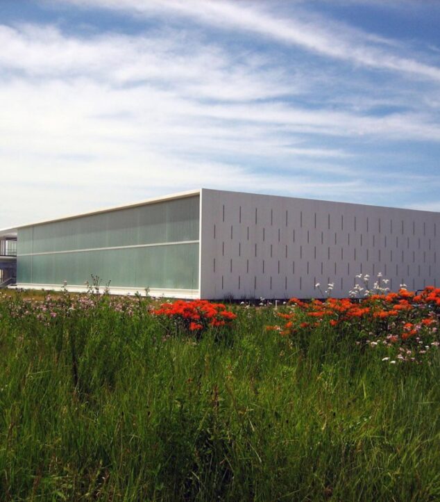 Serta International Center | Bendheim Channel Glass Project