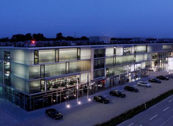 BMW Showroom | Bendheim Channel Glass Project