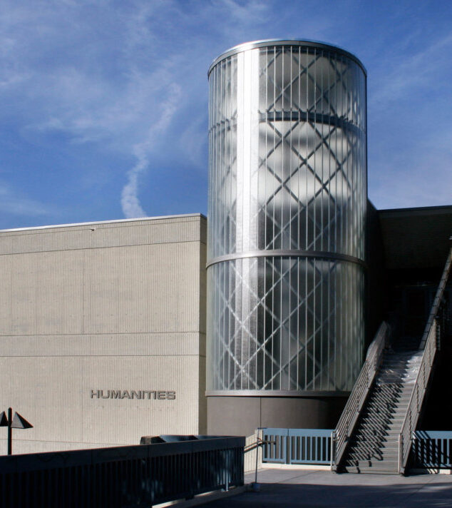 Cypress College - Humanities Building | Bendheim Channel Glass Project