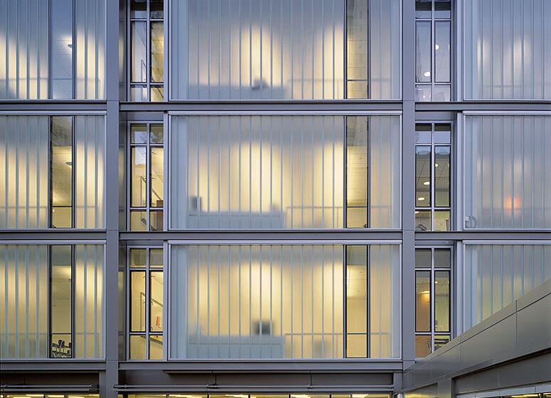 Lycée Français de New York | Bendheim Channel Glass Project
