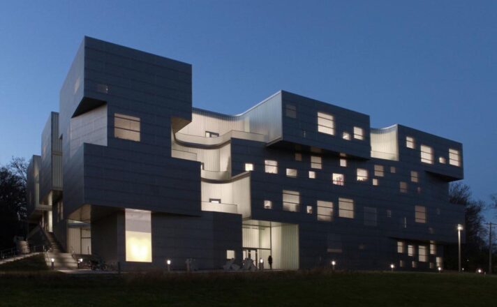 University of Iowa - Visual Arts Building | Bendheim Channel Glass Project