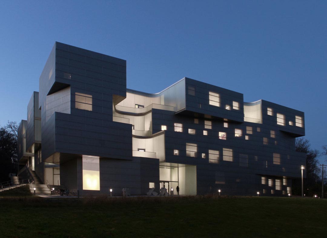 University of Iowa - Visual Arts Building | Bendheim Channel Glass Project