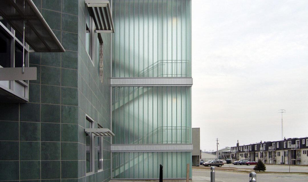 Ward Commercial Building | Bendheim Channel Glass Project