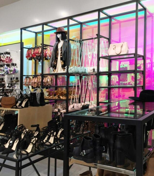 Retail Display - World Trade Center | Back-Painted Optichroic® Glass