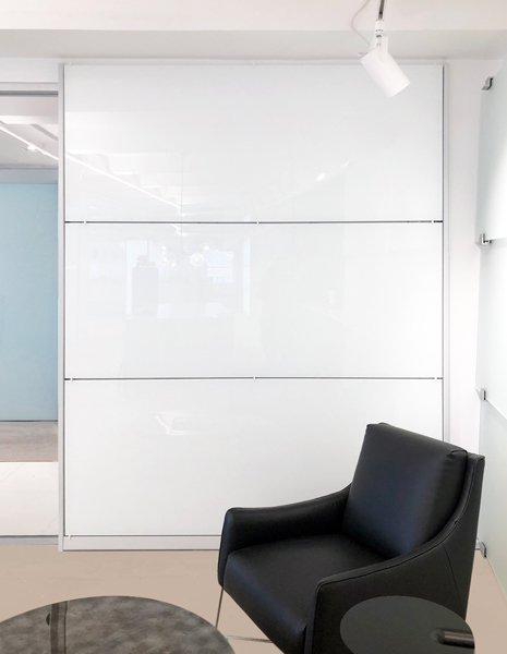 Bendheim's TurnKey™ wall cladding system featuring HardShell® coated back-painted glass.