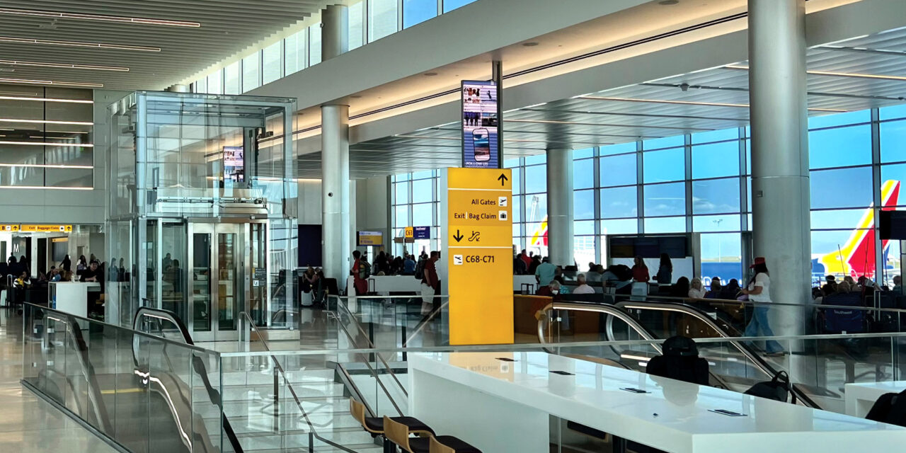 Elevator enclosure with Bendheim's clipped glass system.