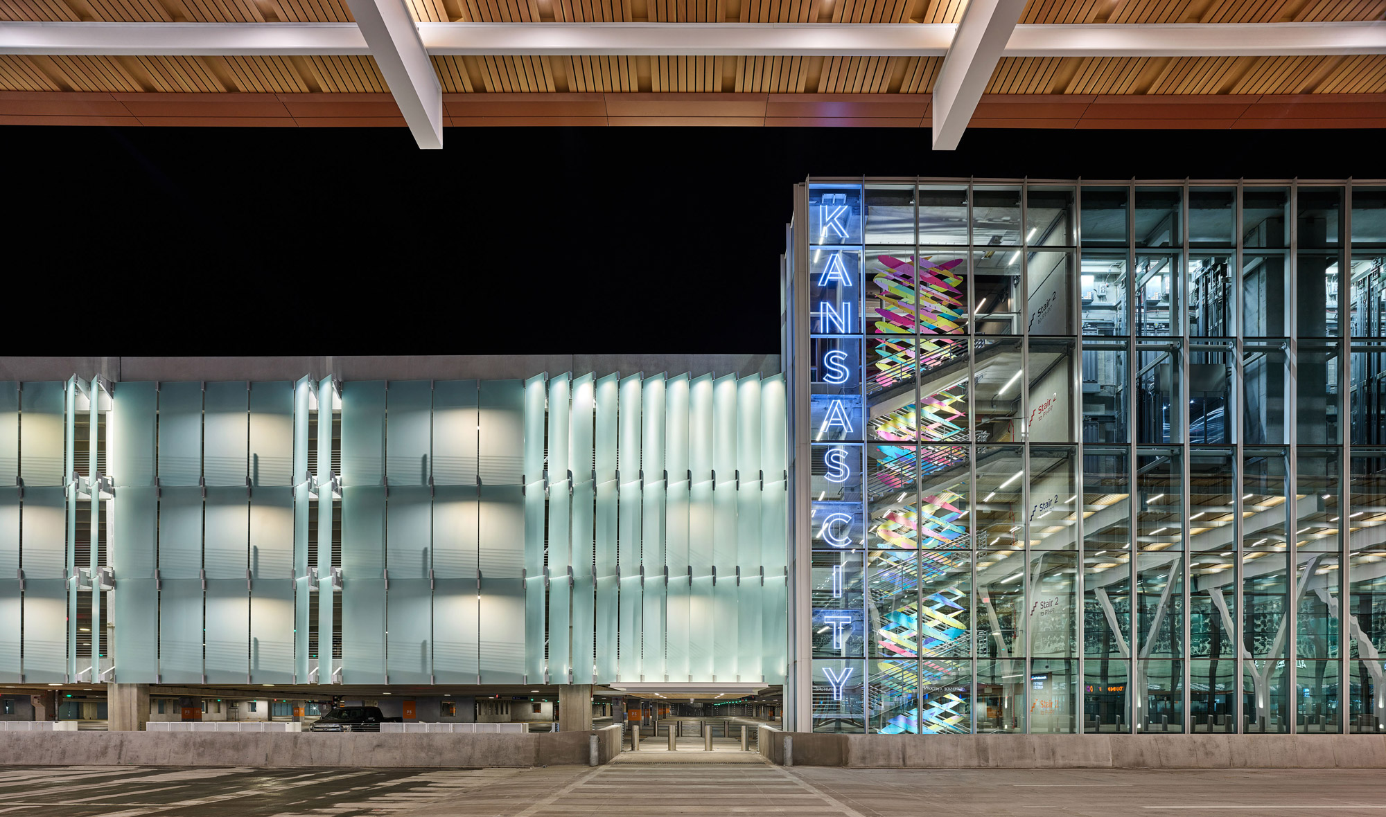 Ventilated glass facade by Bendheim on the exterior of the Kansas City International Airport parking structure.