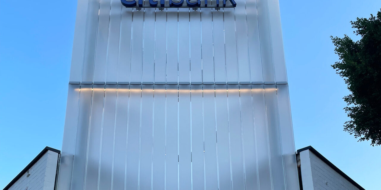 Bendheim channel glass exterior wall at Citi Bank.