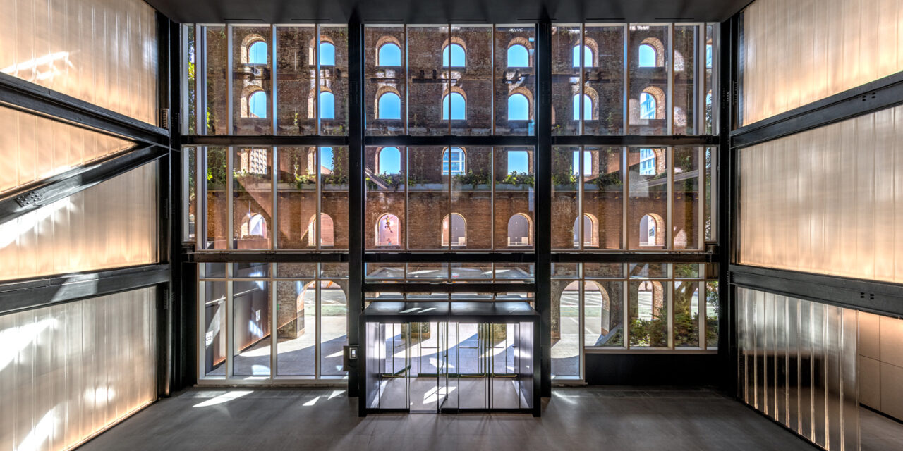 Bendheim channel glass walls in the lobby.