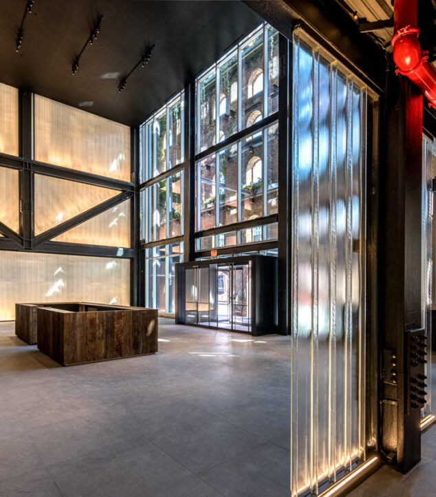 Bendheim channel glass walls in the lobby.