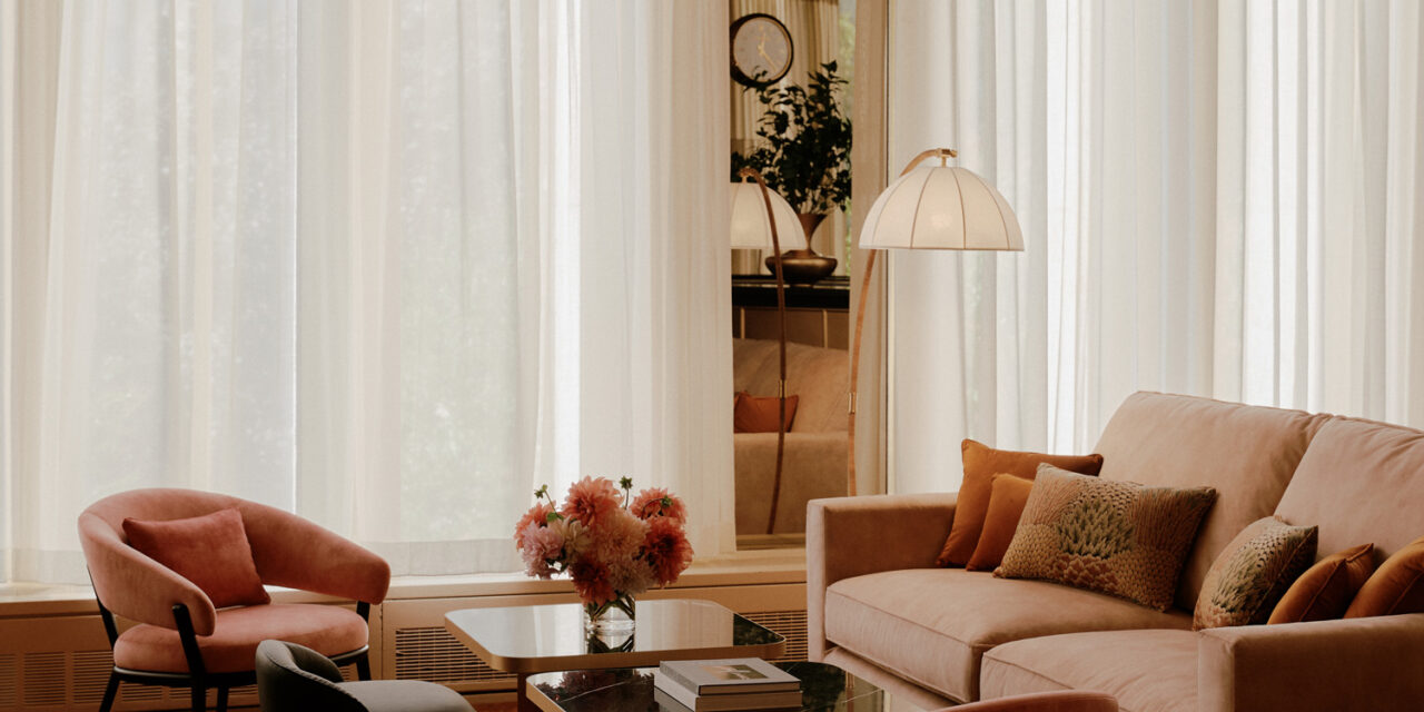 Bendheim bronze mirror behind the lounge bar.