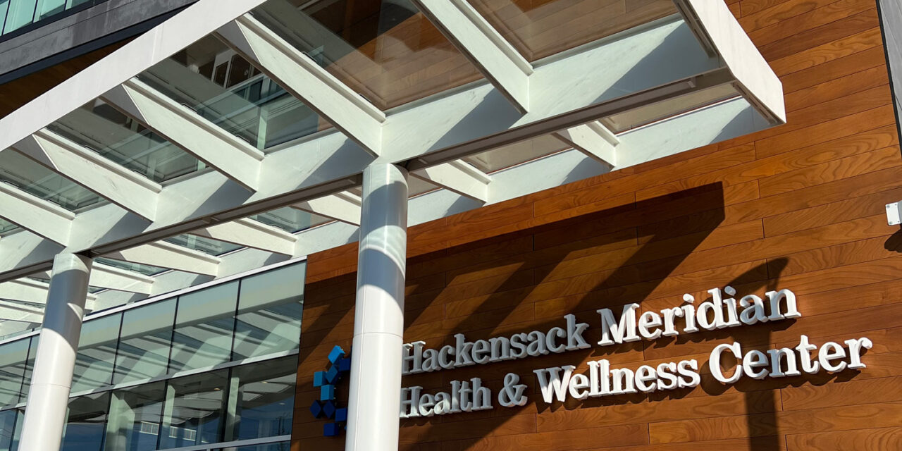 Bendheim glass canopy system in front of a healthcare facility.