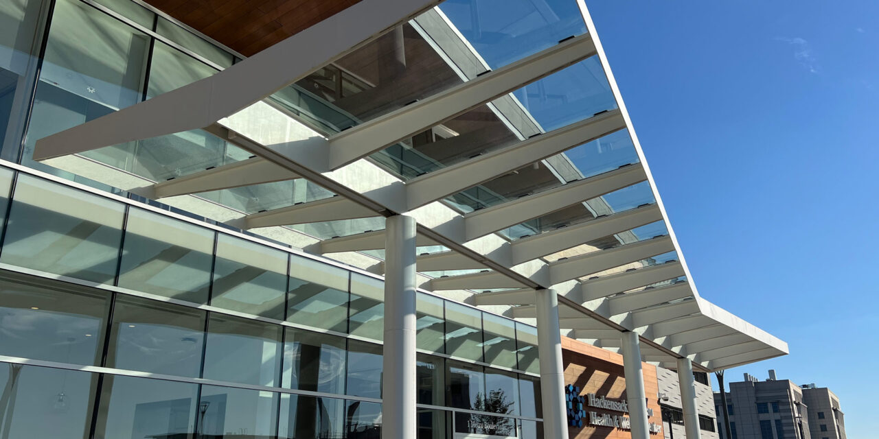 Bendheim glass canopy system in front of a healthcare facility.