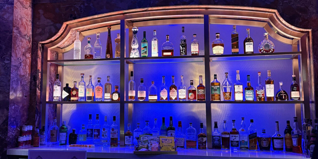 Bendheim decorative glass used in the backsplash of the bar.