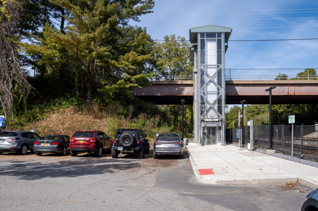 Elevator shaft enclosed by Bendheim's glass rainscreen system.