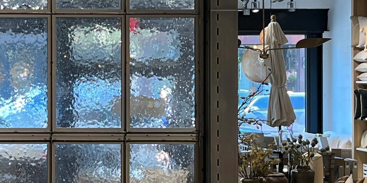 Seeded glass by Bendheim in a partition wall.