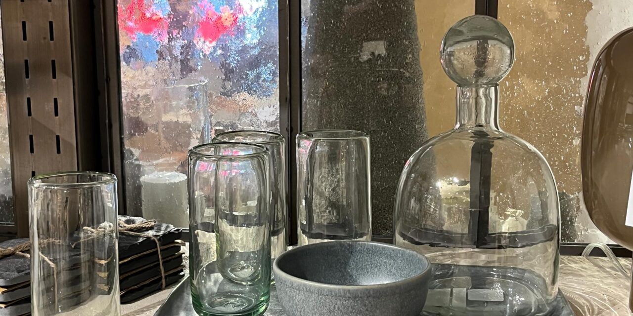 Seeded glass by Bendheim in a partition wall.