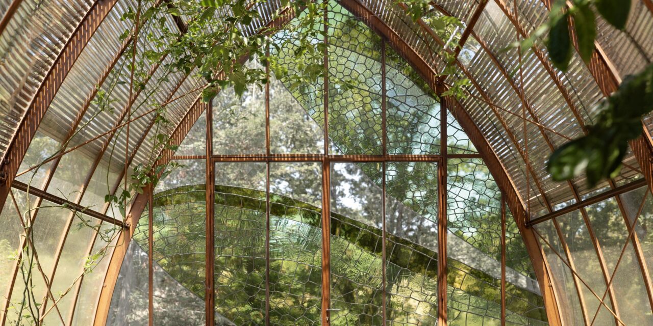 Greenhouse with walls made of Bendheim's Lamberts mouth-blown glass.
