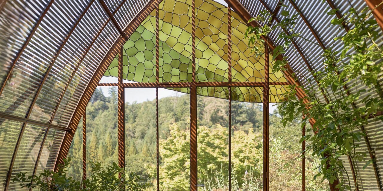 Greenhouse with walls made of Bendheim's Lamberts mouth-blown glass.
