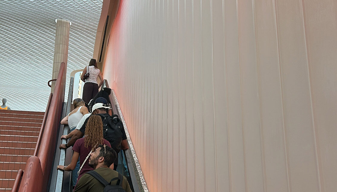 Channel glass wall by Bendheim enclosing a stairwell and escalator.