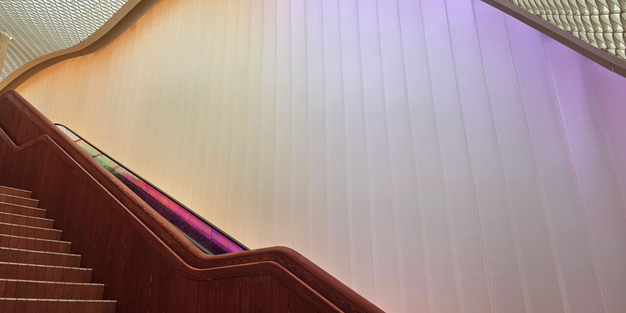 Channel glass wall by Bendheim enclosing a stairwell and escalator.