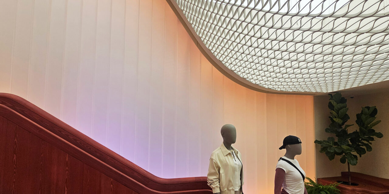 Channel glass wall by Bendheim enclosing a stairwell and escalator.